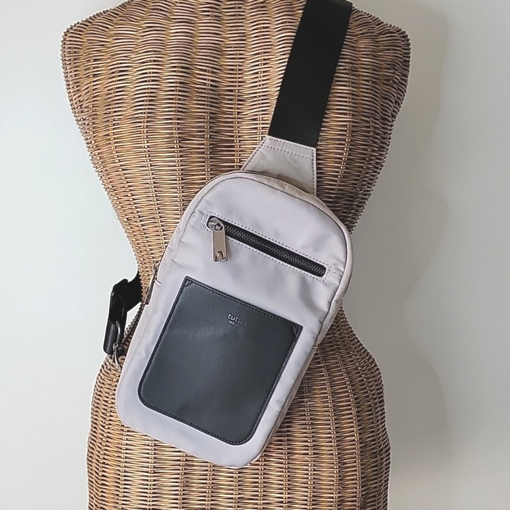 Tutilo New York Carry The Day Sling Bag  Bin6